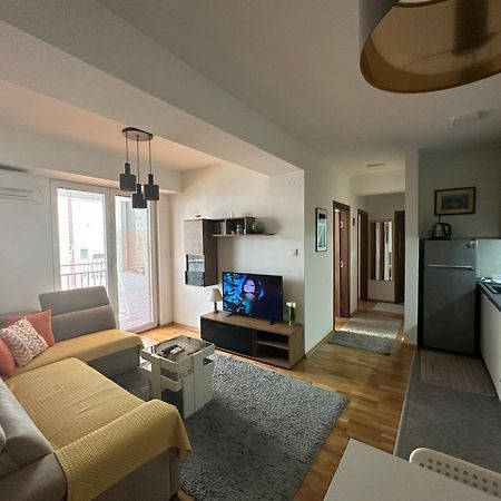 Ira'S 2 Bedroom Central Place With Private Parking Skopje Ngoại thất bức ảnh