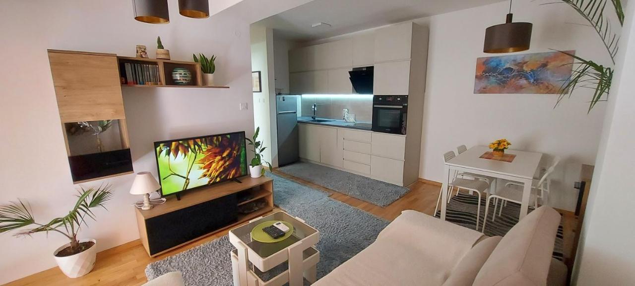 Ira'S 2 Bedroom Central Place With Private Parking Skopje Ngoại thất bức ảnh