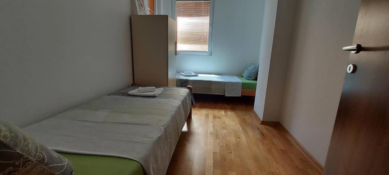 Ira'S 2 Bedroom Central Place With Private Parking Skopje Ngoại thất bức ảnh