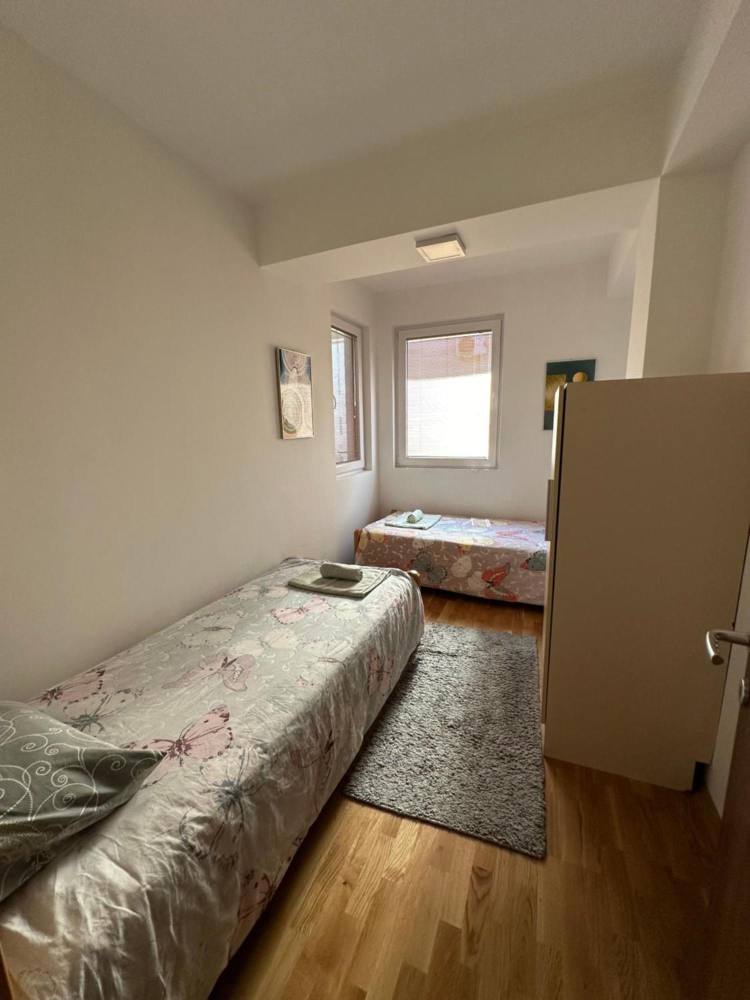 Ira'S 2 Bedroom Central Place With Private Parking Skopje Ngoại thất bức ảnh