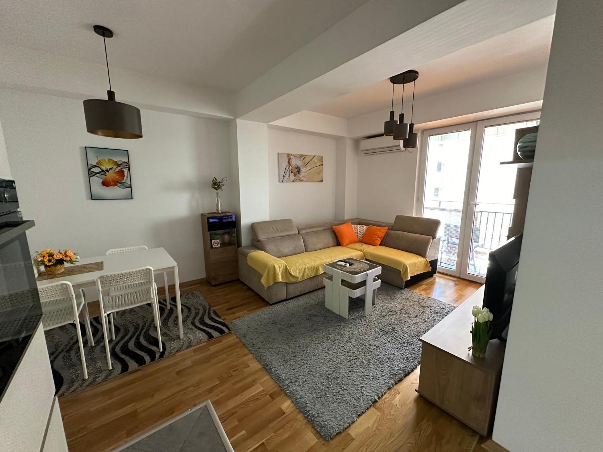 Ira'S 2 Bedroom Central Place With Private Parking Skopje Ngoại thất bức ảnh